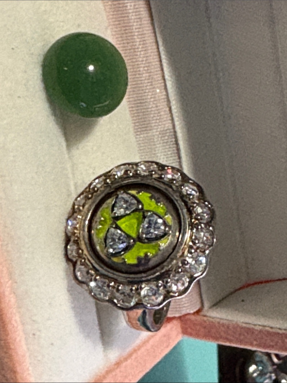 Silver 925 Green Crystal Accent Ring with2 Jewel Pops NWOT Sz 7 Kameleon Co 45A